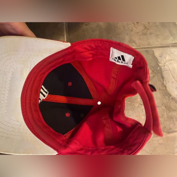 Red adidas baseball hat - Picture 8 of 9